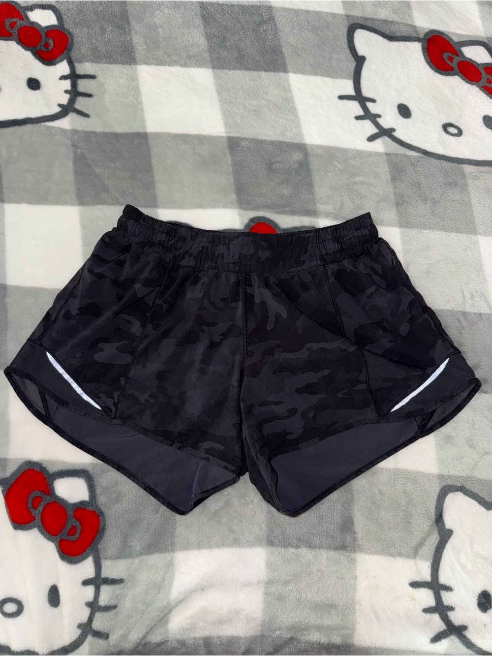 Lululemon Athletica women’s hotty hot shorts Il 4 inch inseam athletic running
